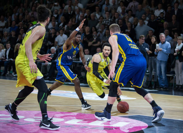 等年轻球员 等年轻球员